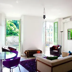 https://la-garibaldi.fr-provencehotel.com